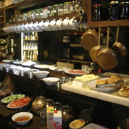 Yorgo Seferis לינה וארוחת בוקר 4*