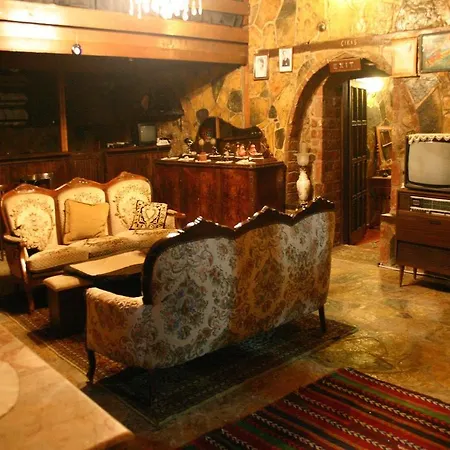 Yorgo Seferis לינה וארוחת בוקר 4*