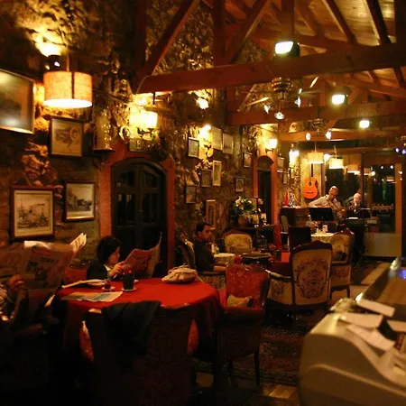 Yorgo Seferis לינה וארוחת בוקר אורלה