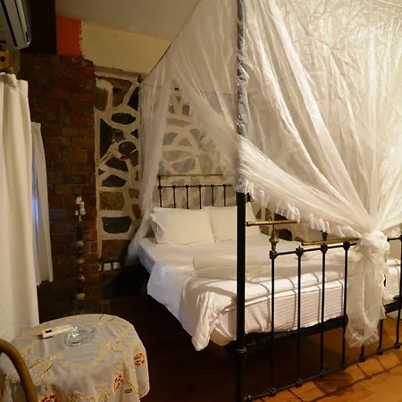 B&B Yorgo Seferis