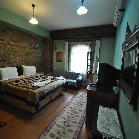 Yorgo Seferis B&B 울라